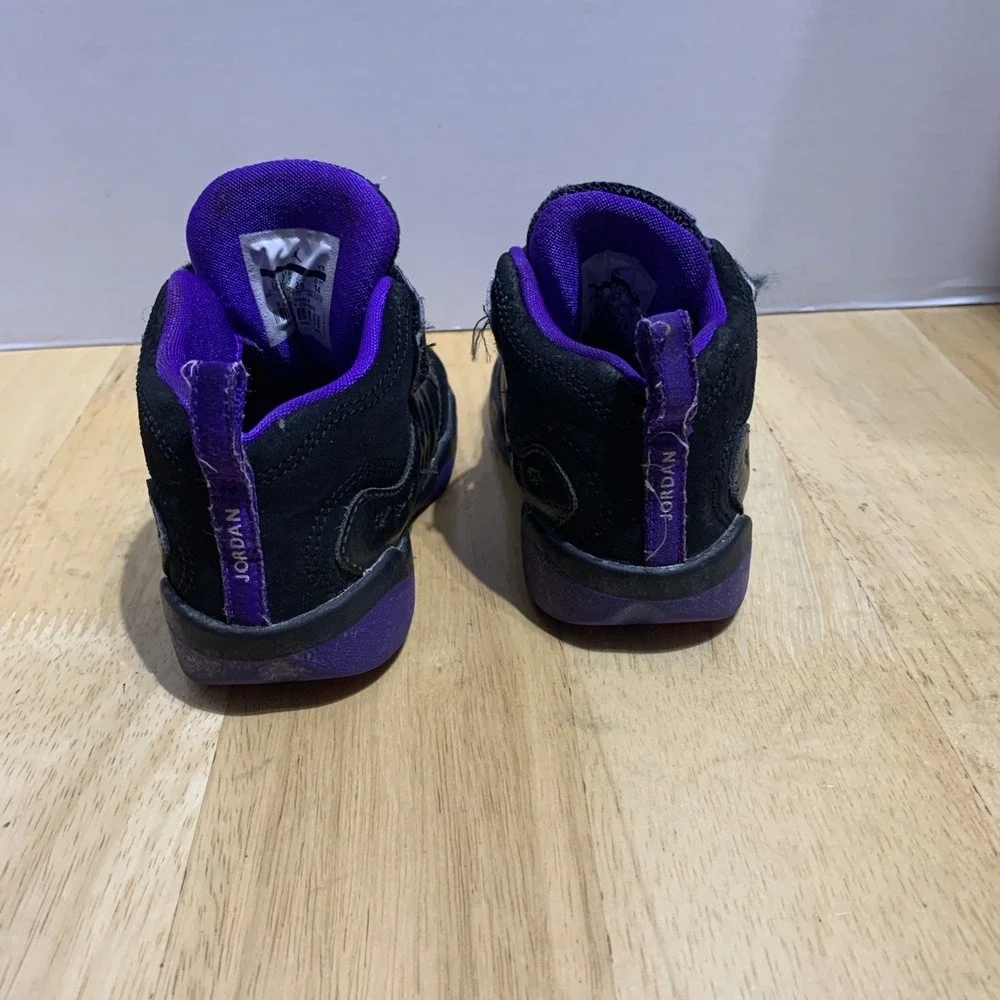 Nike Air Jordan Deluxe (Toddler Size 8C) Basketball Sneaker Shoes  Black/ Purple